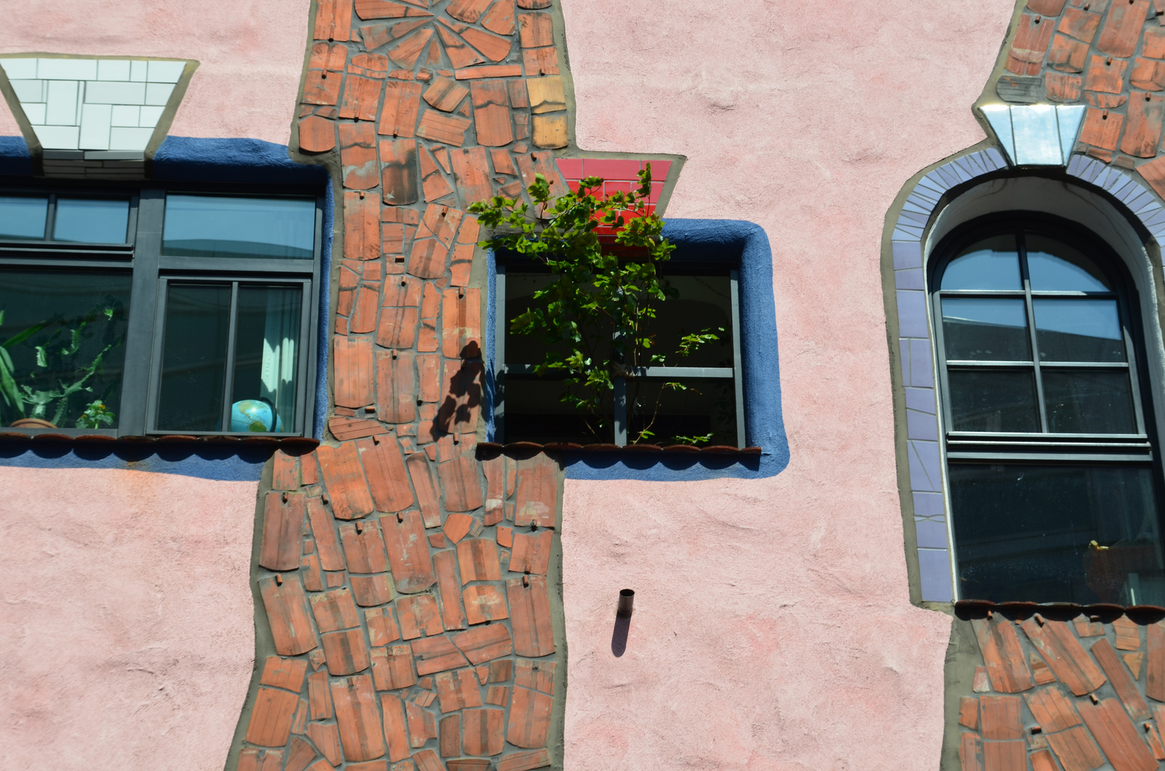 Hundertwasserhaus in Magdeburg Foto &amp; Bild architektur