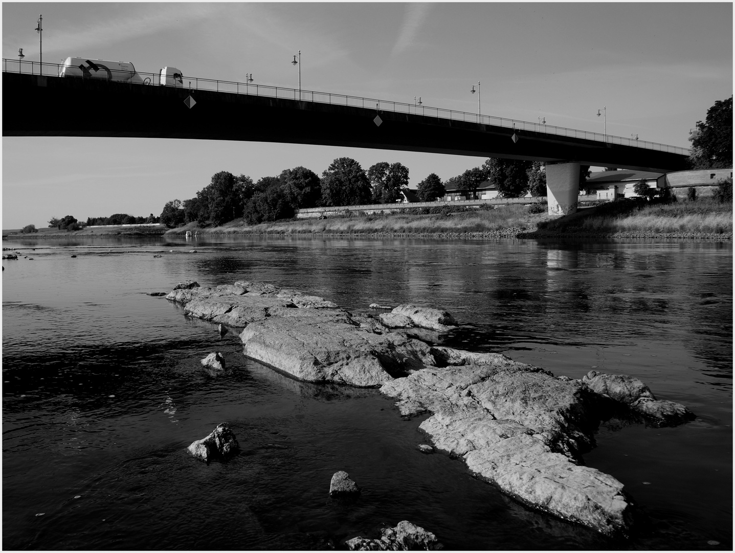 Hungerfelsen in der Elbe