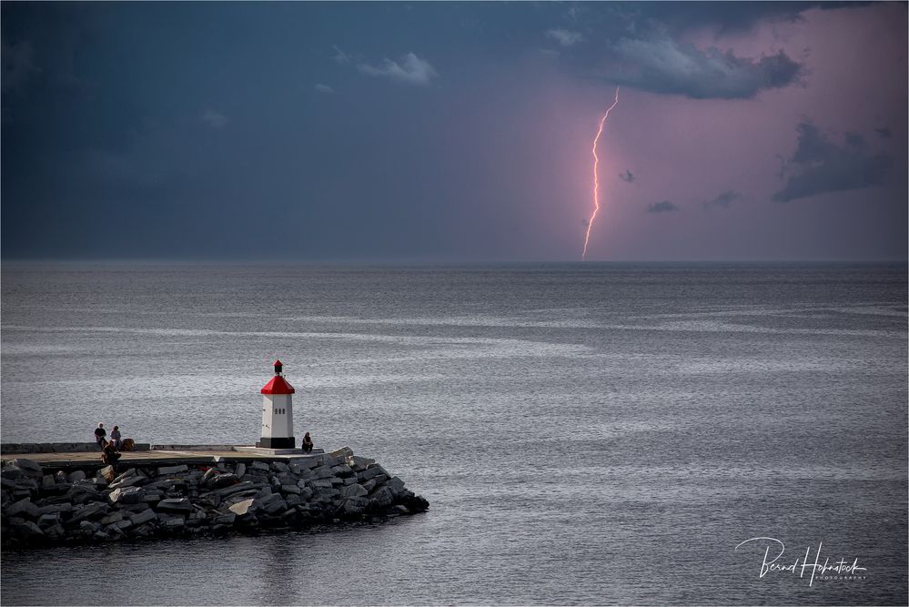 Hurtigrute gegen Norden .... Gewitter vor den Lofoten