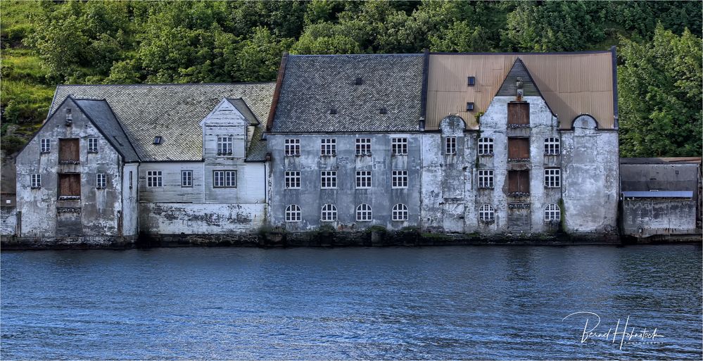 Hurtigrute gegen Norden ...  Ålesund