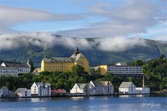 Hurtigrute gegen Norden ... Ålesund