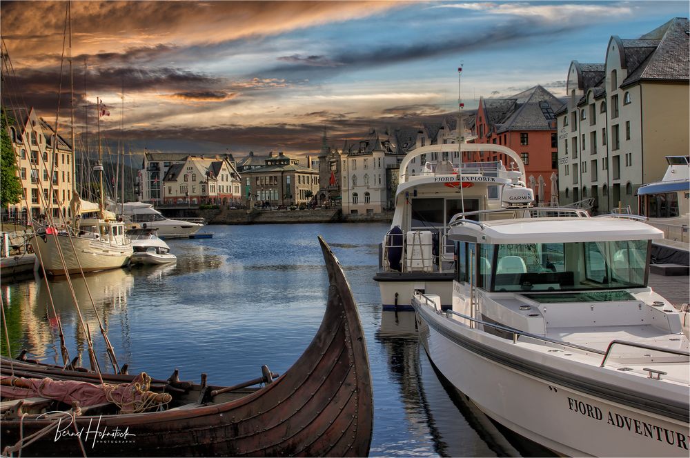  Hurtigrute gegen Norden ... Ålesund