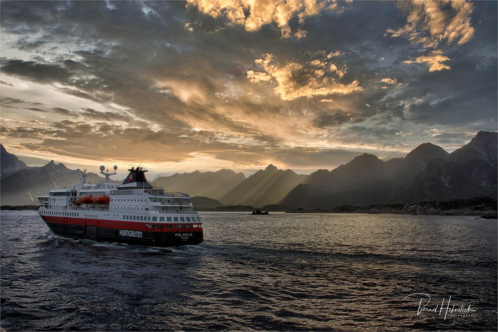 Hurtigrute gegen Norden ... Lofoten