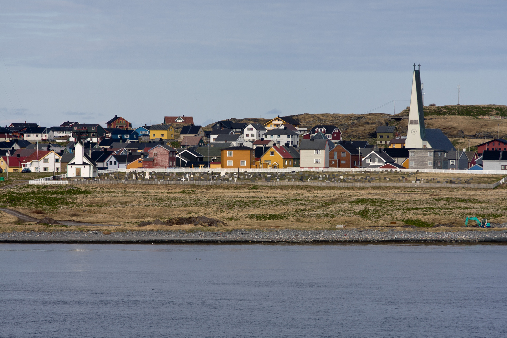 Hurtigrute-Vardø mit seinen bunten Häusern