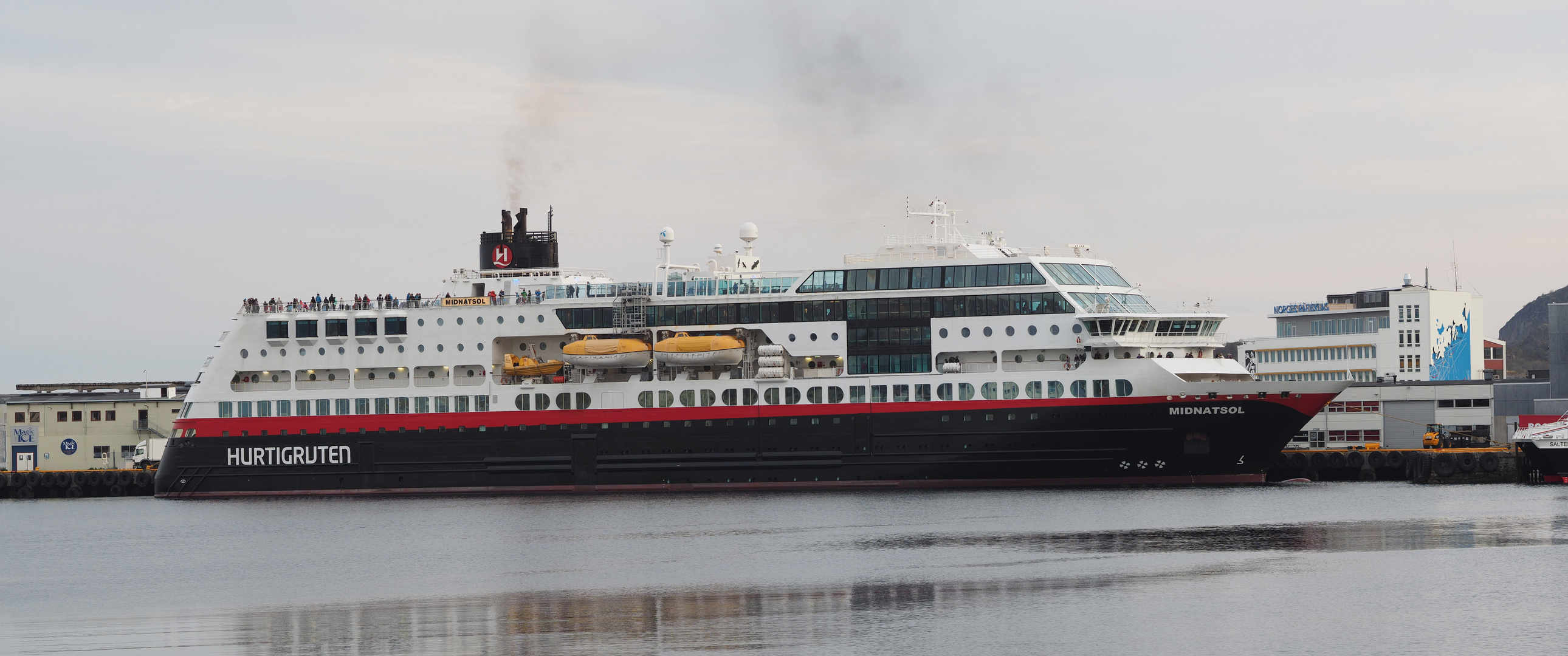 Hurtigruten "Midnatsol"