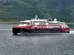 Hurtigruten Roald Amundsen