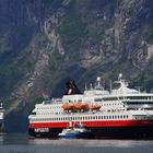 Hurtigruten Schiff am Geiranger