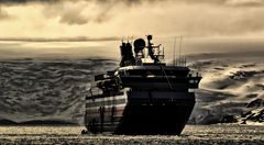 hurtigruten schiff in der antarktis ...