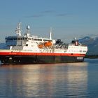 Hurtigruten-Schiff läuft in Molde ein