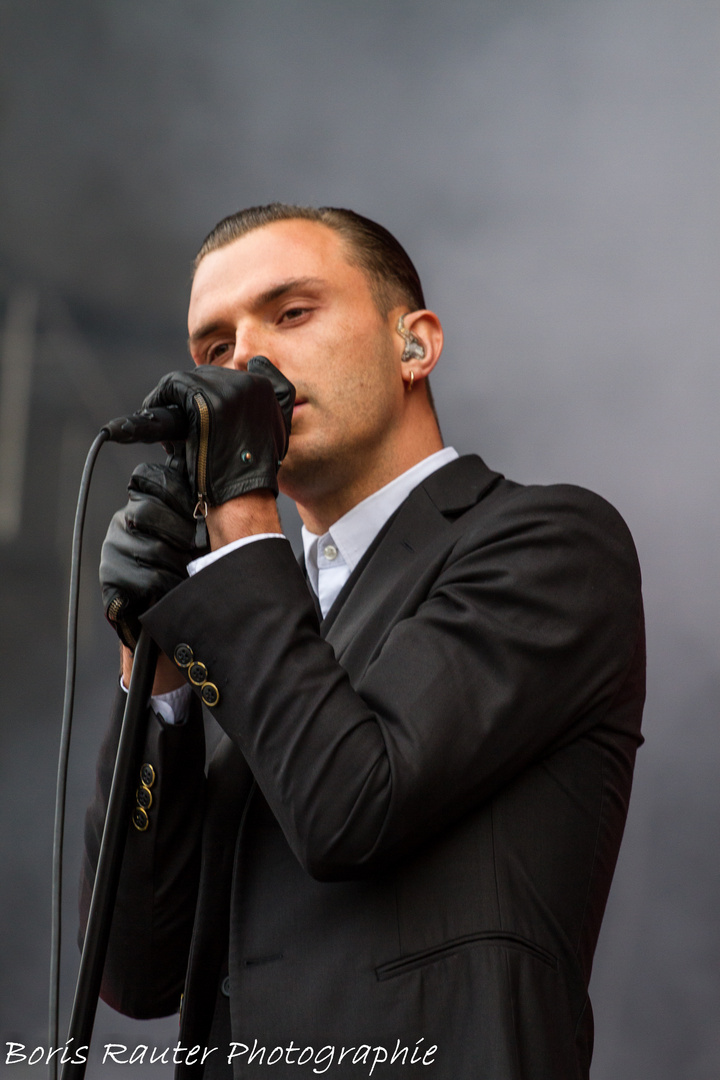 Hurts - Theo Hutchcraft