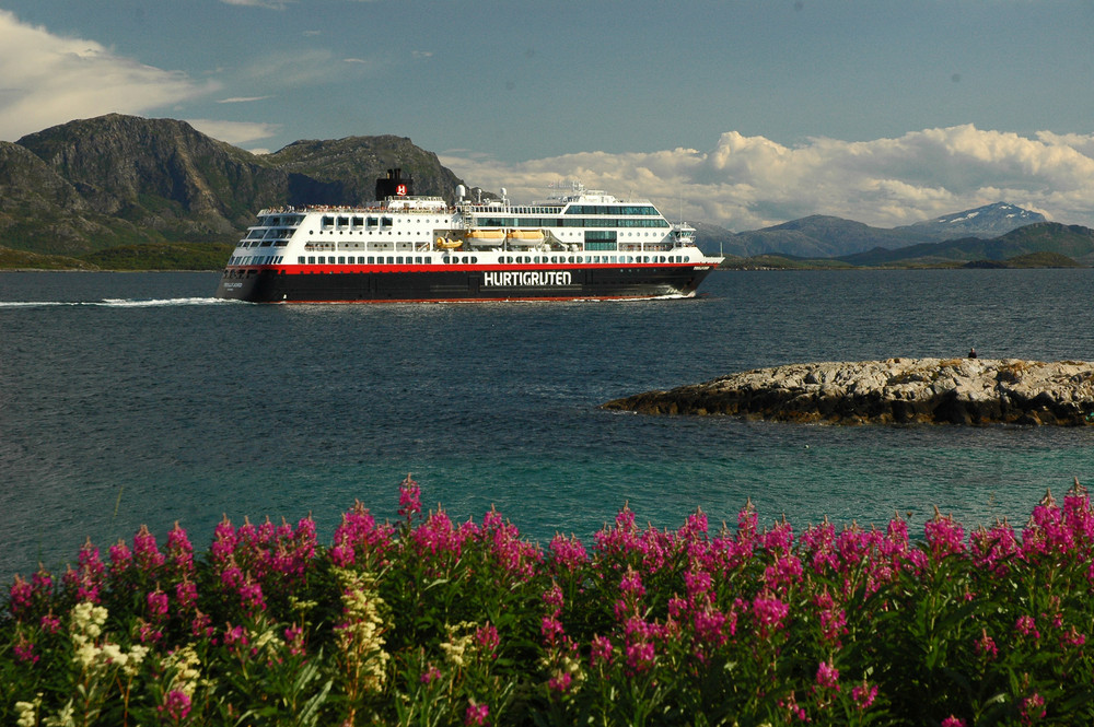 Hurtugrute Nähe Bronnoysund/Norwegen