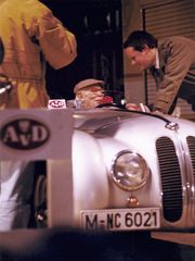 Huschke von Hanstein in seinem BMW 328 Roadster