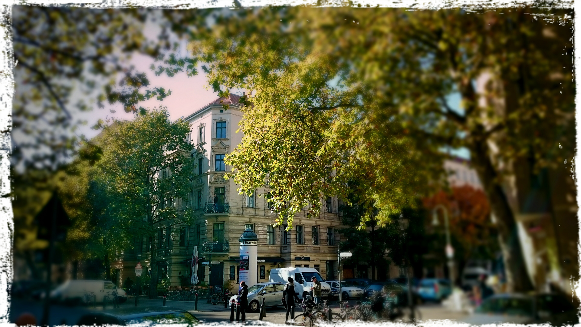 Husemannstrasse Ecke Sredzkistrasse, Café November