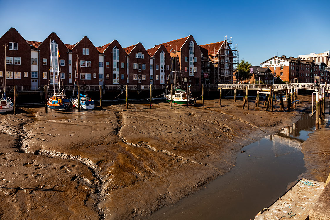 Husum: Hafen bei Ebbe