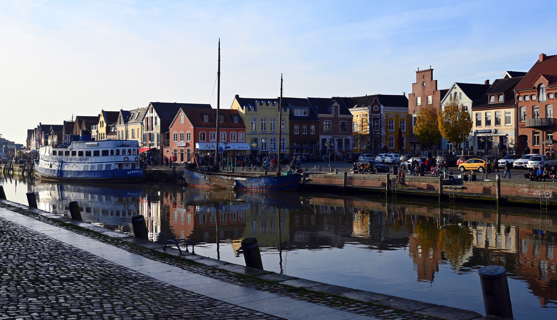 Husumer Binnenhafen am Oktoberabend