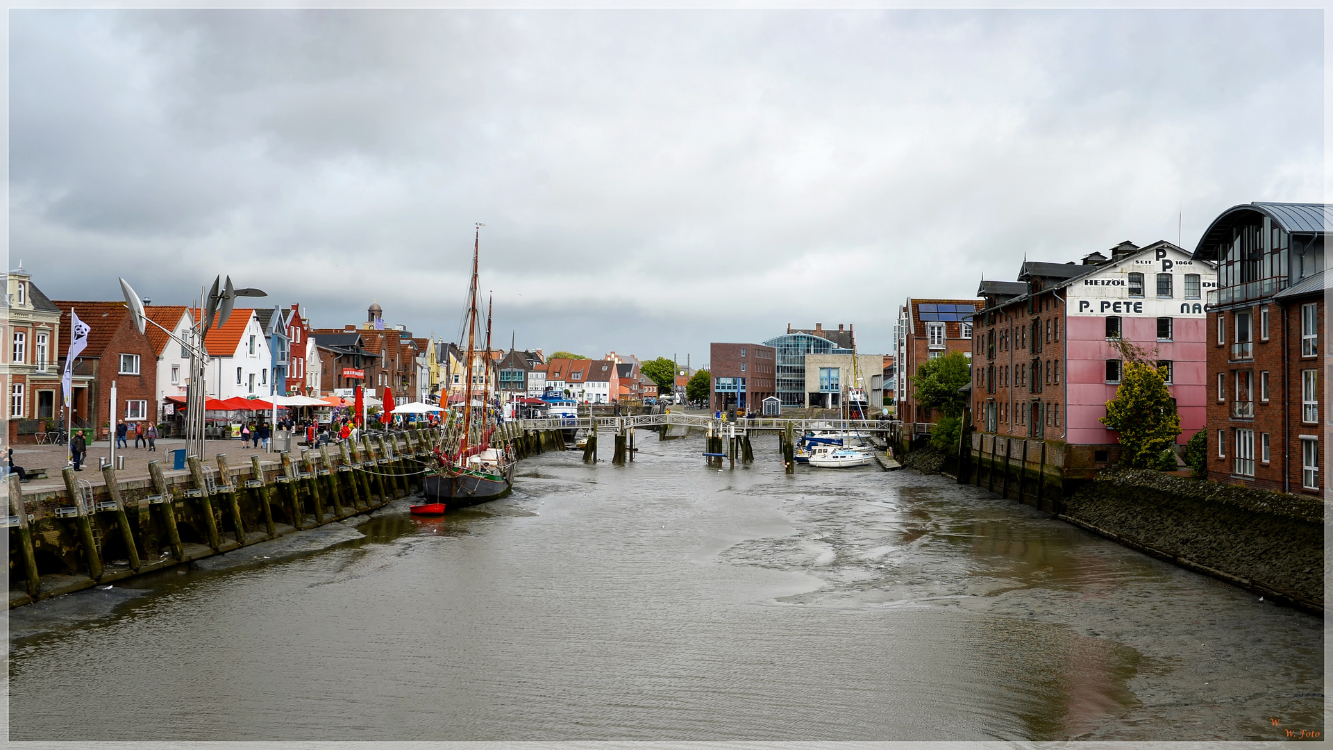 Husumer Binnenhafen bei Ebbe