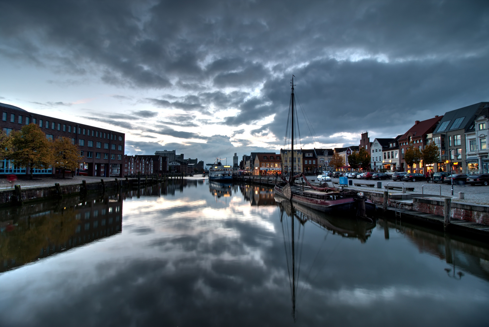 Husumer Hafen bei Dämmerung