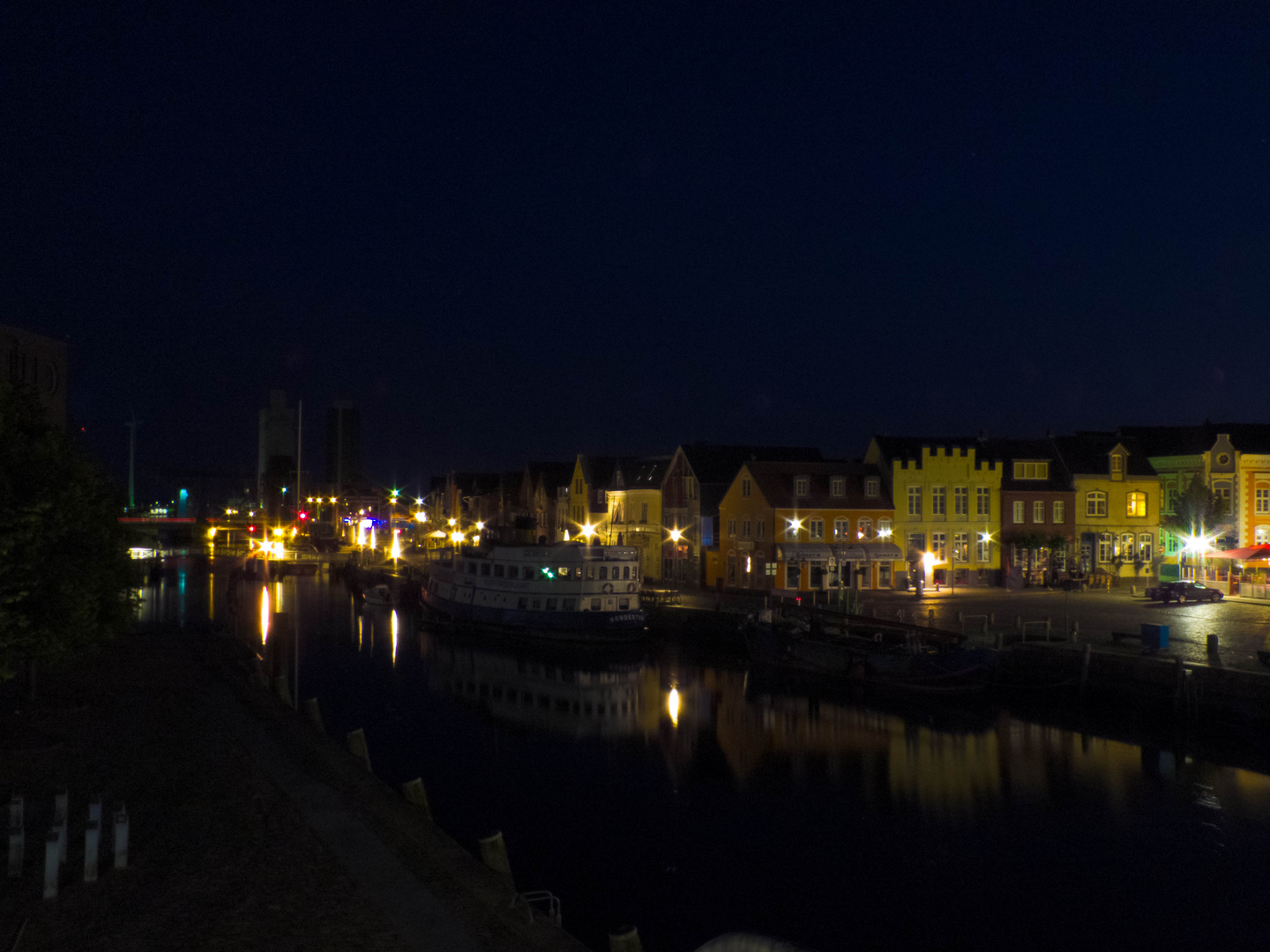 Husumer Hafen bei Nacht