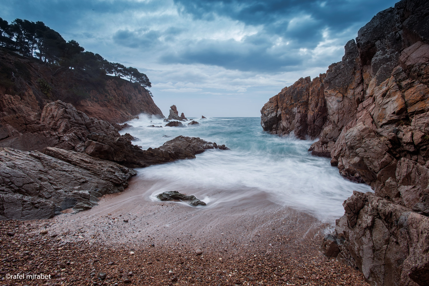 huyendo de la tormenta  -Fleeing from the storm-