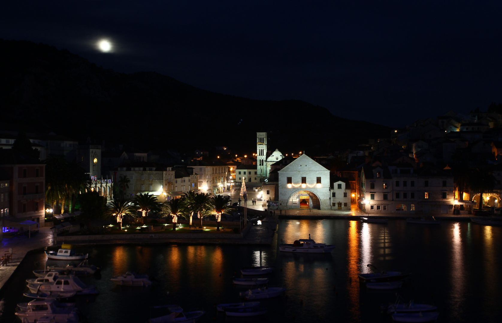 Hvar bei Nacht