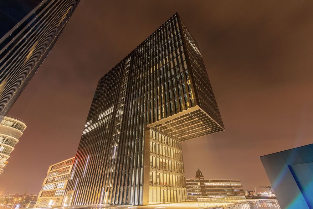 Hyatt Düsseldorf bei Nacht