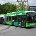 Hybridgelenkbus am ZOB in Lübeck