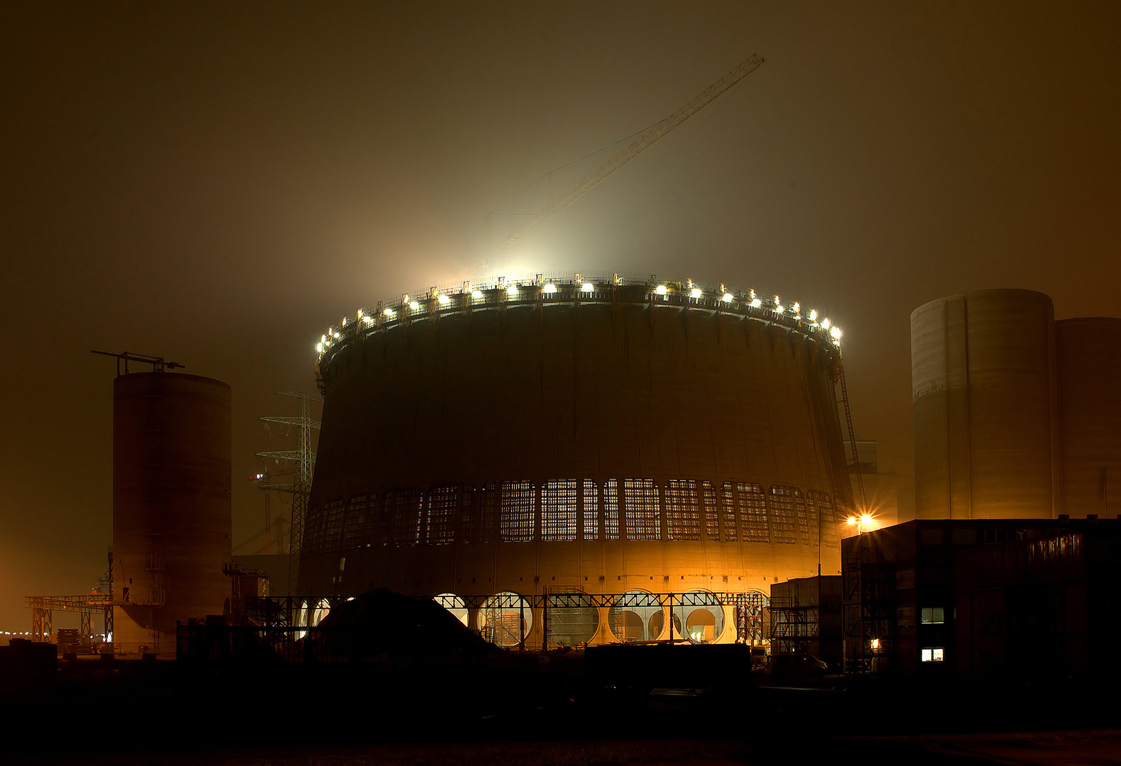 Hybridkühlturm Kraftwerk Moorburg am 21.11.2011 im Nebel