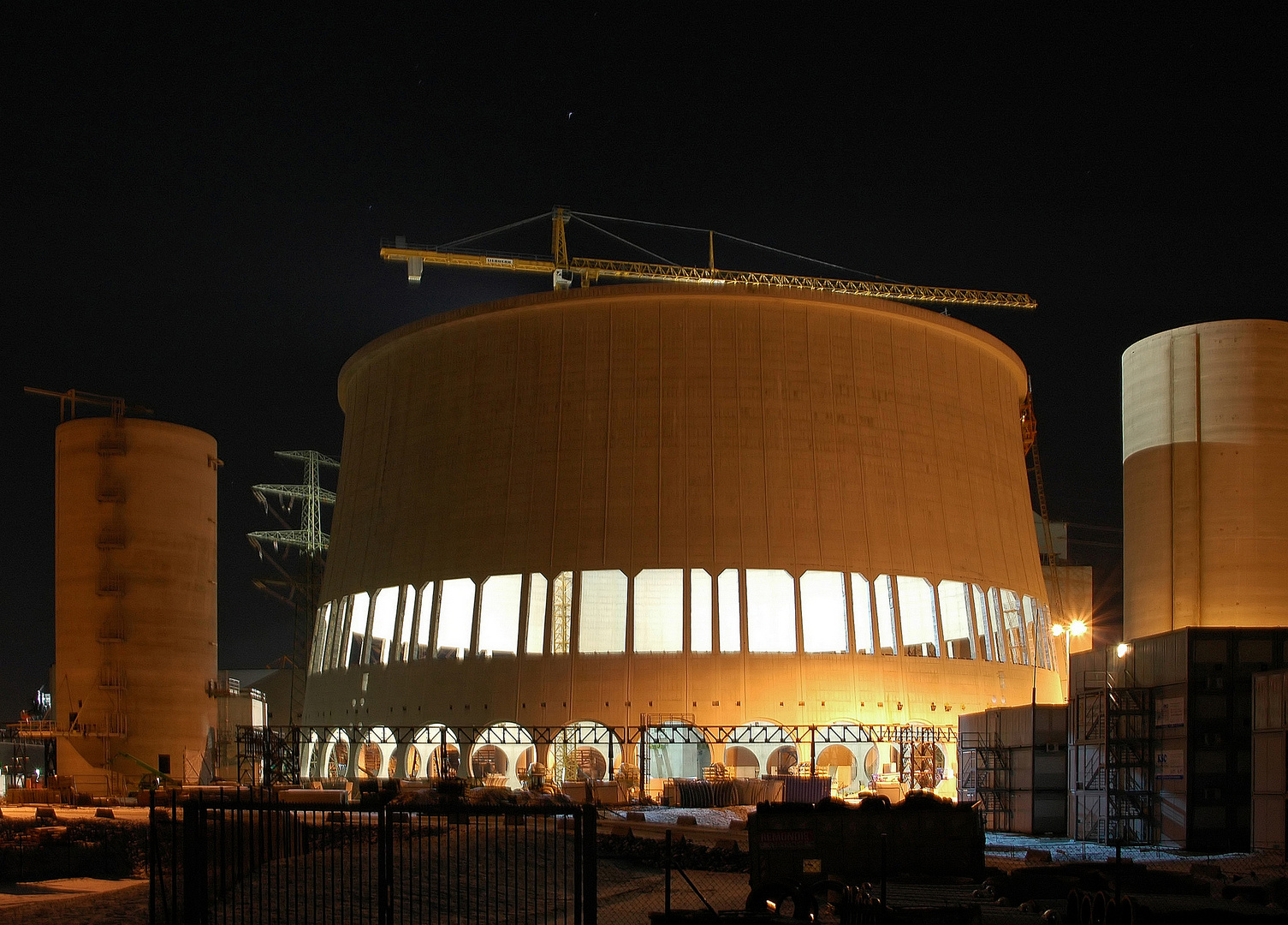 Hybridkühlturm Kraftwerk Moorburg im Februar 2012