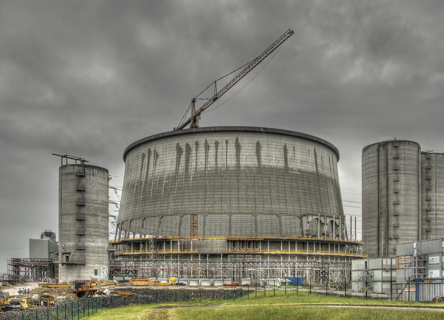 Hybridkühlturm Kraftwerk Moorburg im Juni 2012