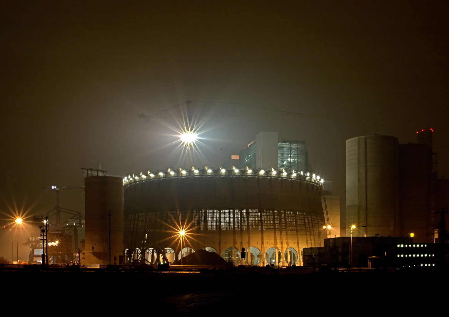 Hybridkühlturm Moorburg im Nebel: Bau geht voran!