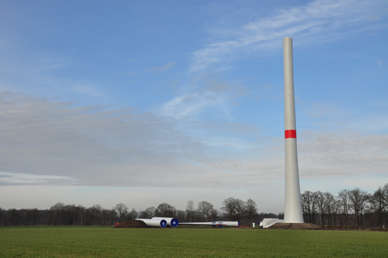 Hybridturm im Windpark Hollich