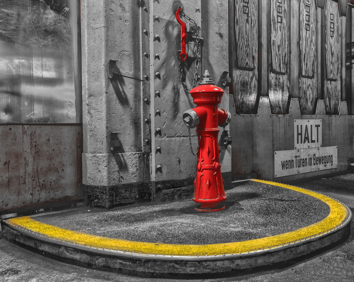 Hydrant and the yellow line