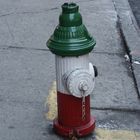 Hydrant in Little Italy in New York (ein Hund hat auch etwas da gelassen)