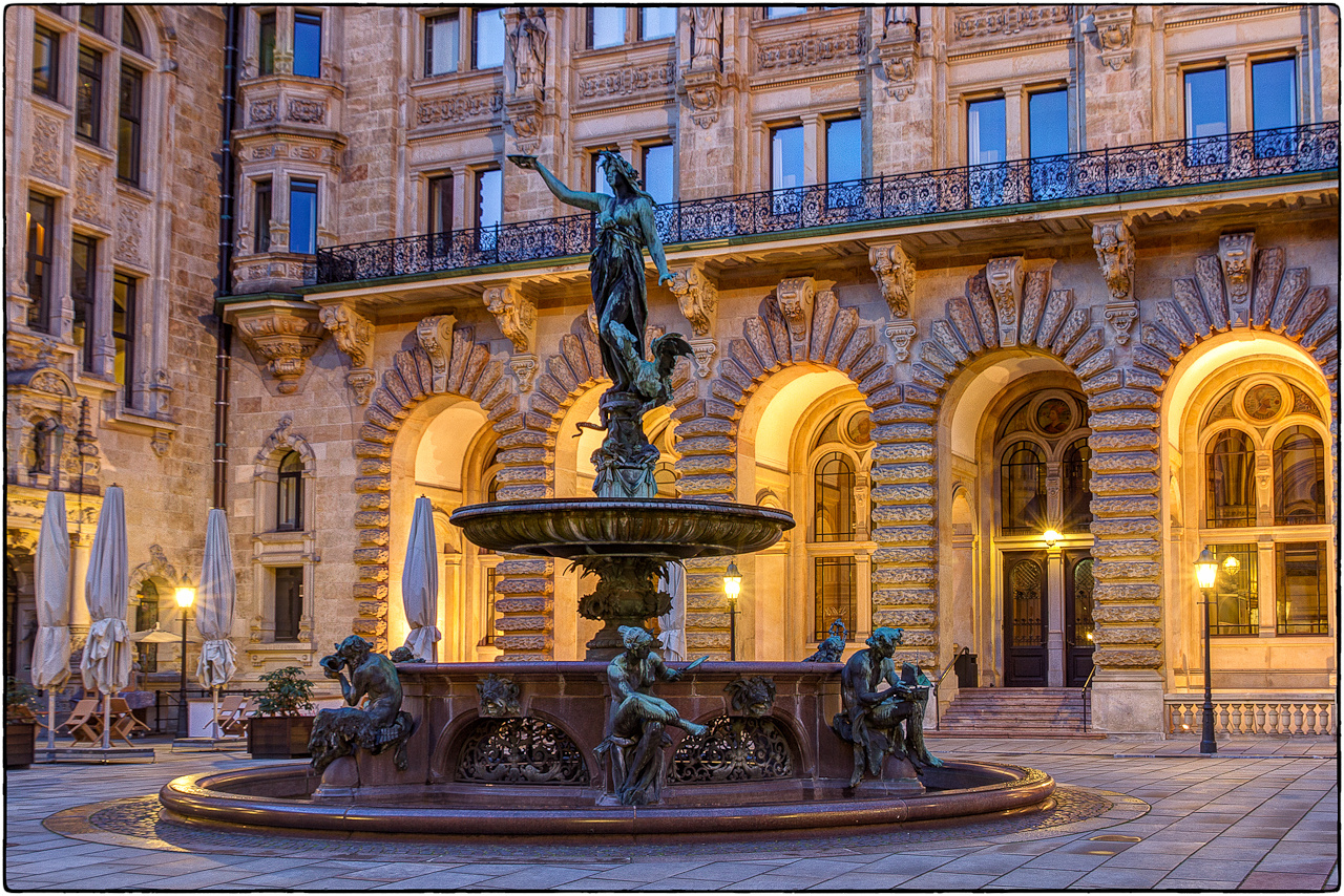 Hygieia-Brunnen - Hamburger Rathaus