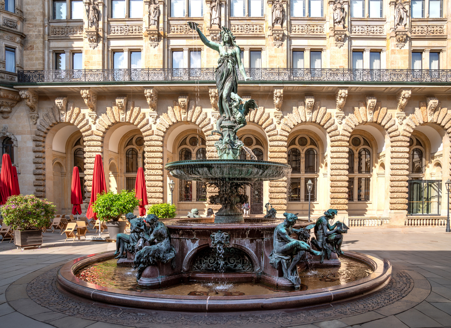 Hygieia-Brunnen im Innenhof der Hamburger Rathauses