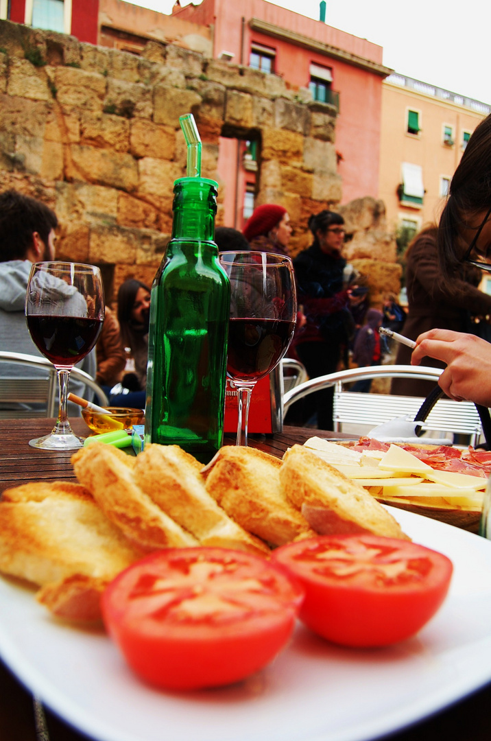 i 4 elementos:vino tomate pan y sol