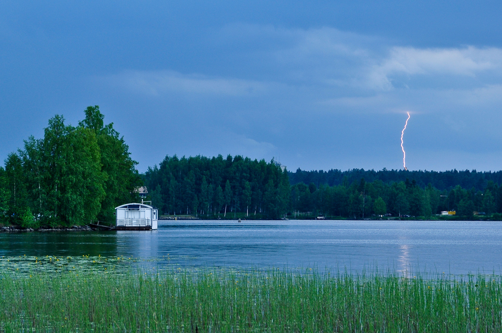 I couldn't catch the thunder, only the lightning...