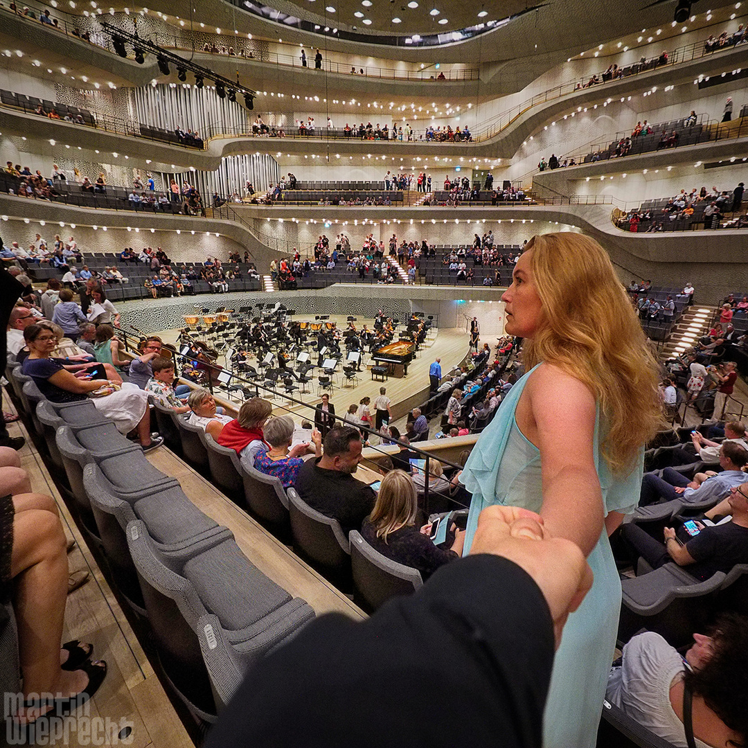 I Follow You: Elbphilharmonie (der Große Saal)