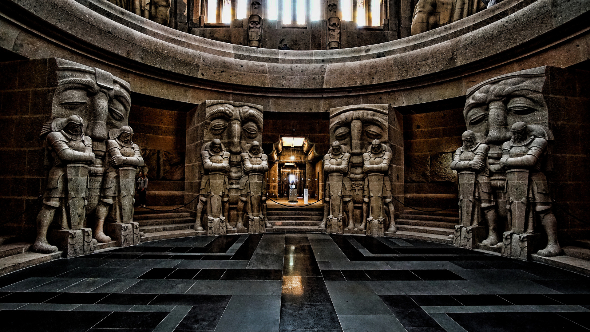 I-I--I-I--I-I--I-I  Völkerschlacht Denkmal in Leipzig.