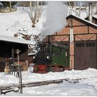 I K 54 startklar vor dem Jöhstadter Heizhaus im Winter