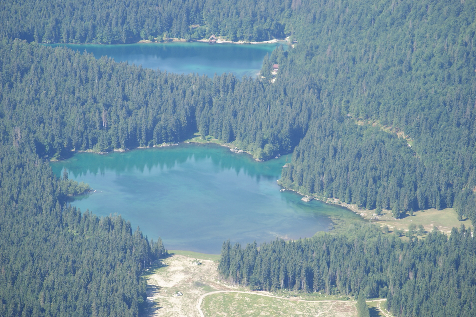 I laghi Inferiore e Superiore di Fusine visti dal Mangart