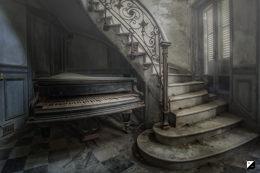 i like chopin...abandoned villa in France