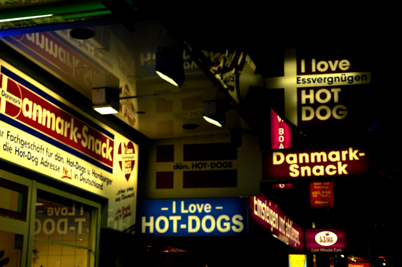 - I LOVE HOT-DOGS -