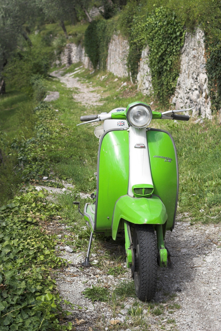 "I ride a GS-Scooter.." Lambretta Innocenti LI 150