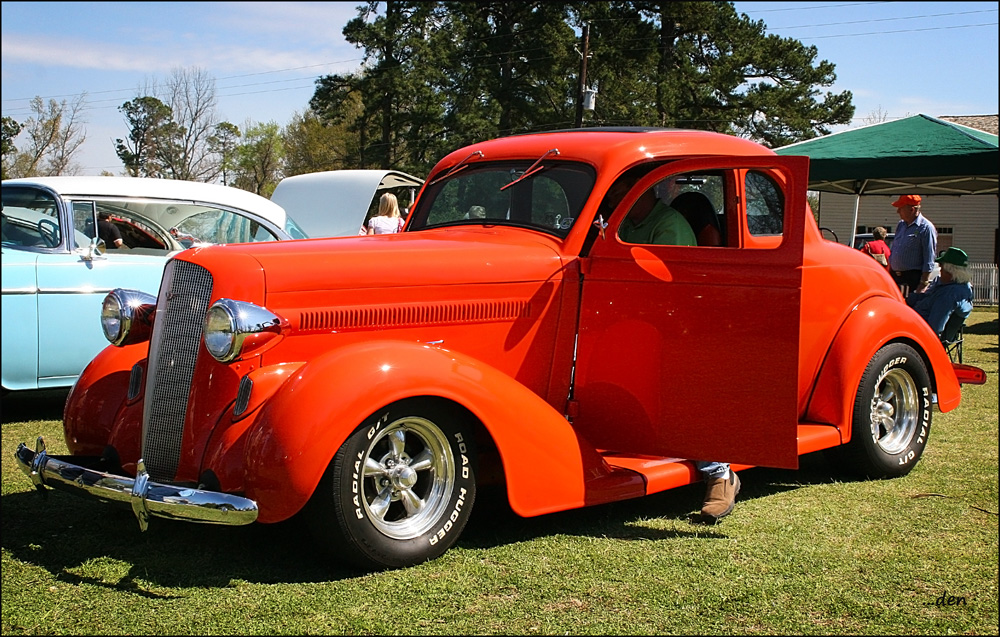 I say this car is "Orange"......