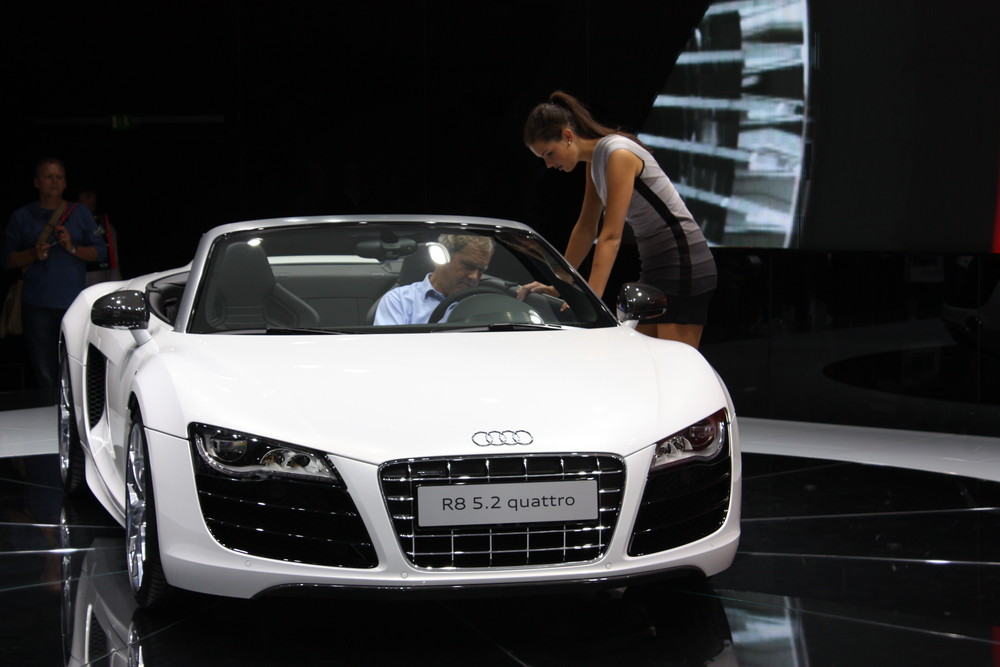 IAA 2009 - Der Dialog am Audi R8 Spyder