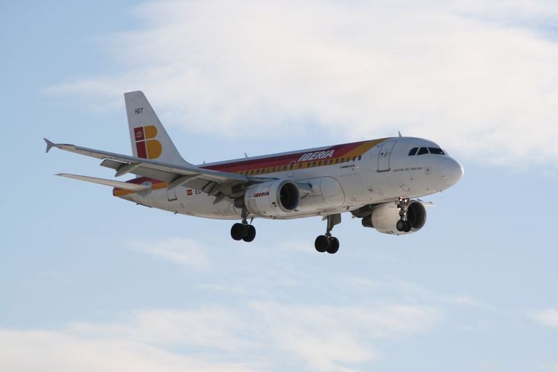 Iberia A319 im short final