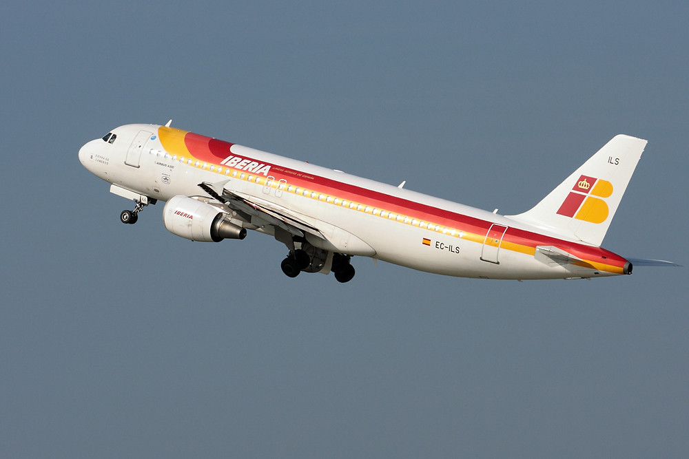 Iberia A320 beimTakeoff in Düsseldorf