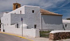 Ibiza - Architektur : Die Wehrkirche von Santa Gertrudis de Fruitera