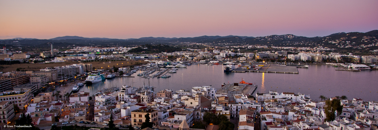 Ibiza / Blick von Dalt Vila auf das Viertel La Marina und den Hafen